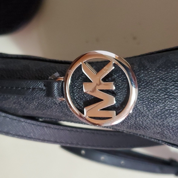 Michael Kors | Messenger Purse - Picture 7 of 7